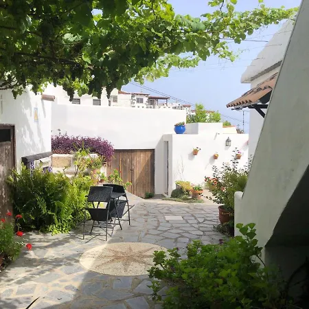 Casa Lucia Genoves